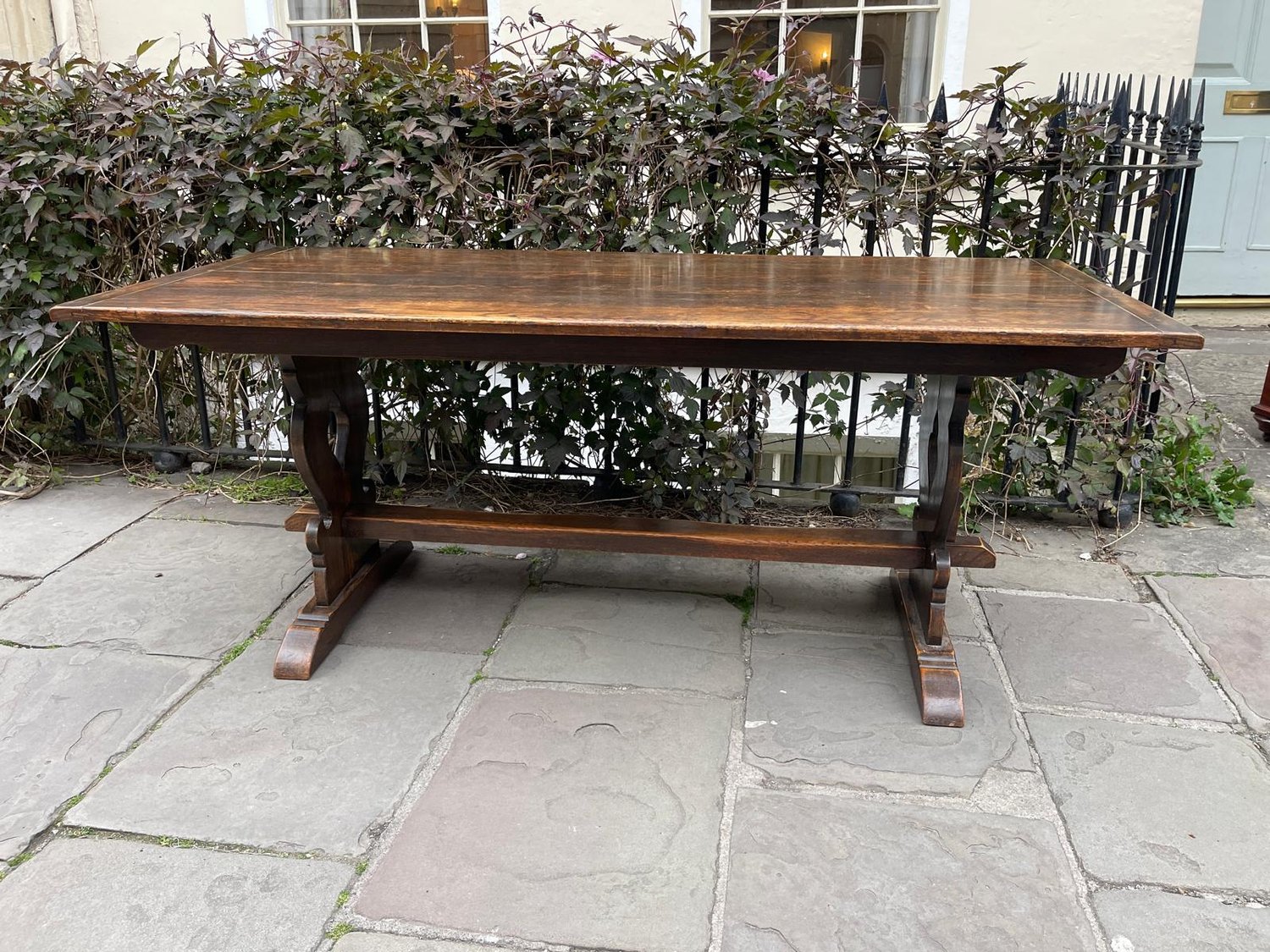 17TH CENTURY STYLE OAK REFECTORY TABLE STANDING ON TRESTLE ENDS CIRCA 1900