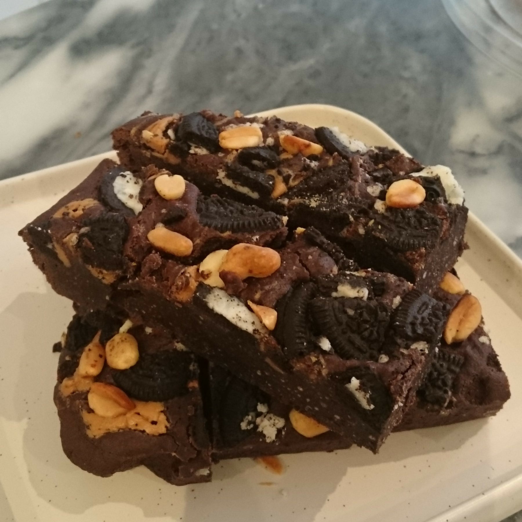 VEGAN PEANUT BUTTER AND OREO BROWNIE