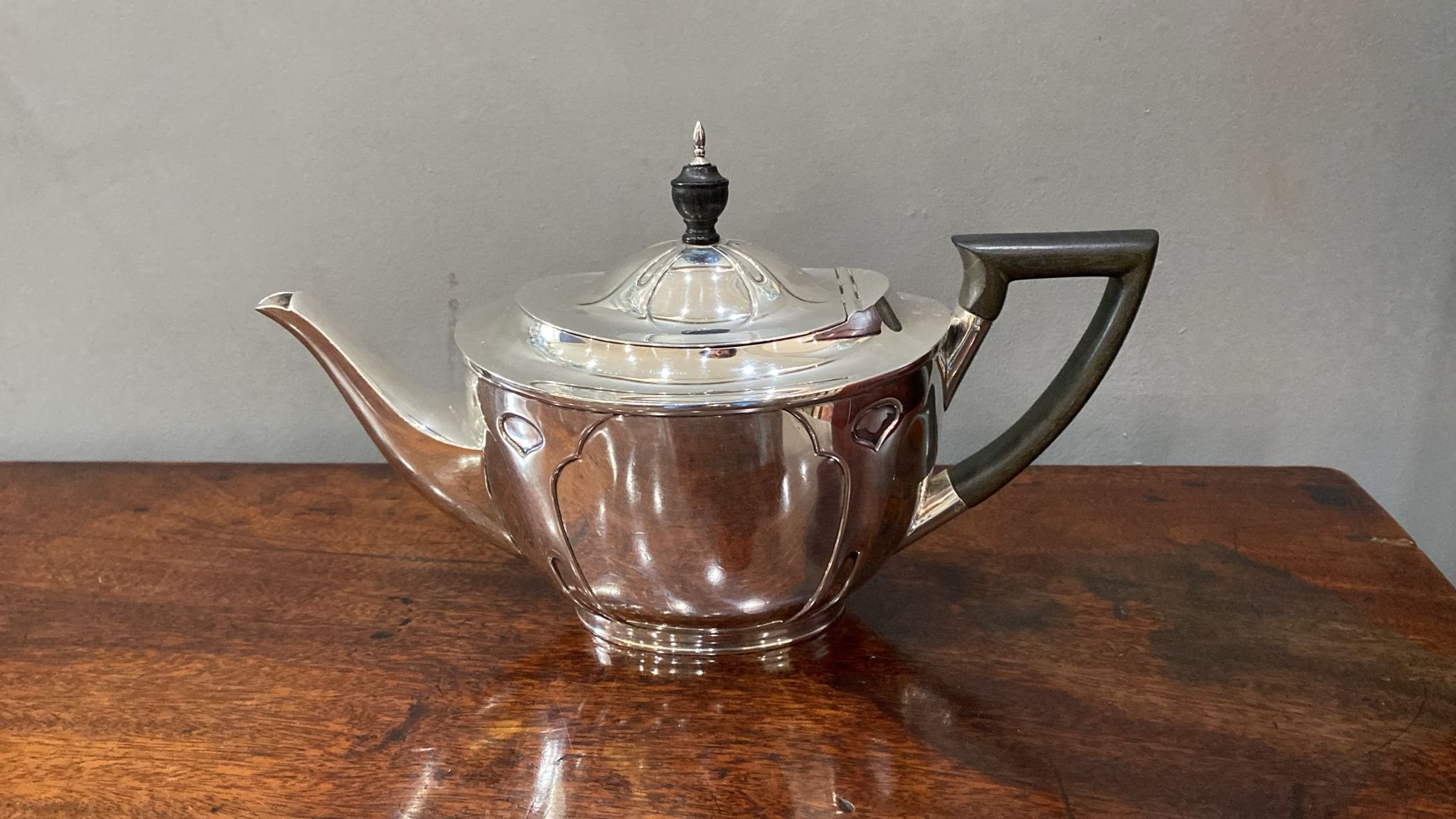 Art Nouveau tea pot made in London in 1906 by William Hutton and Sons (AA072)