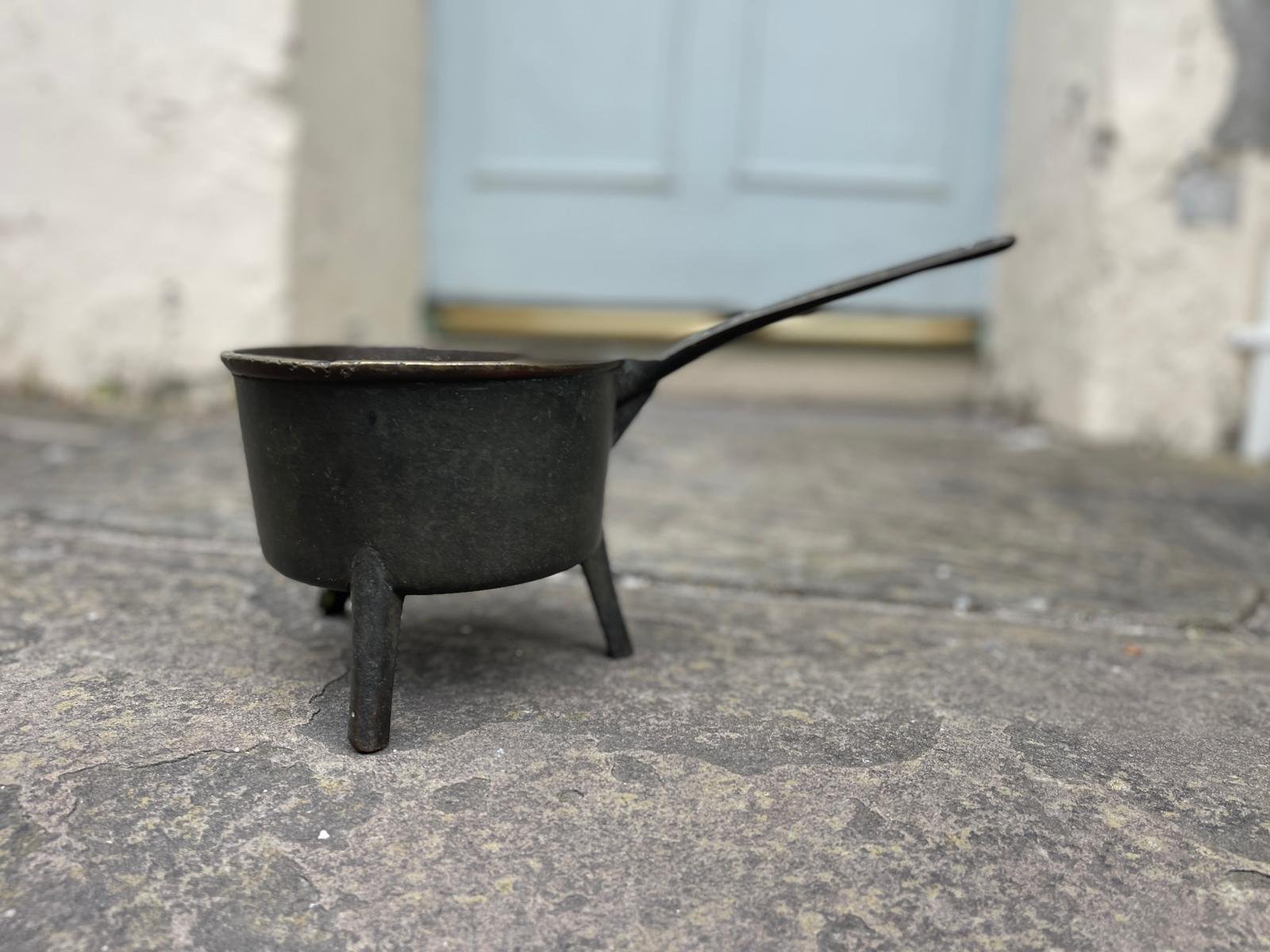 BRONZE SKILLET / SAUCEPAN ON FEET