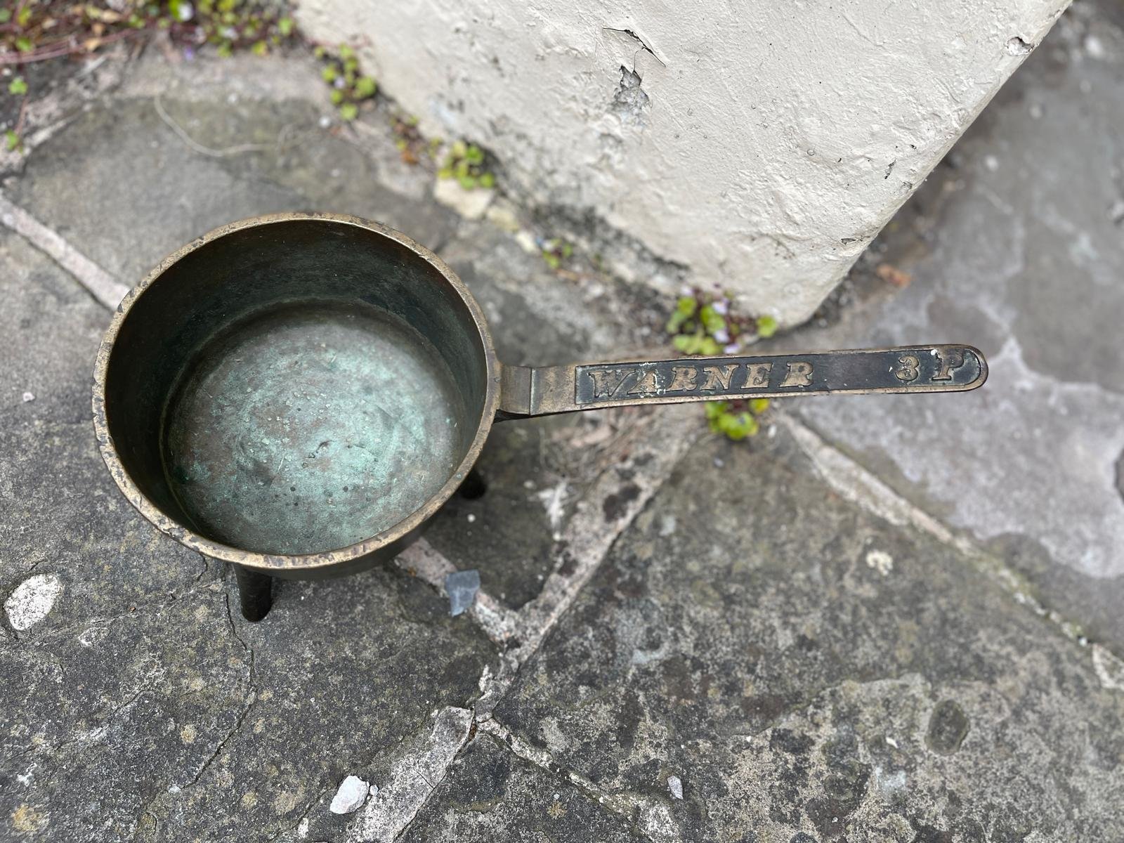 BRONZE SKILLET / SAUCEPAN ON FEET