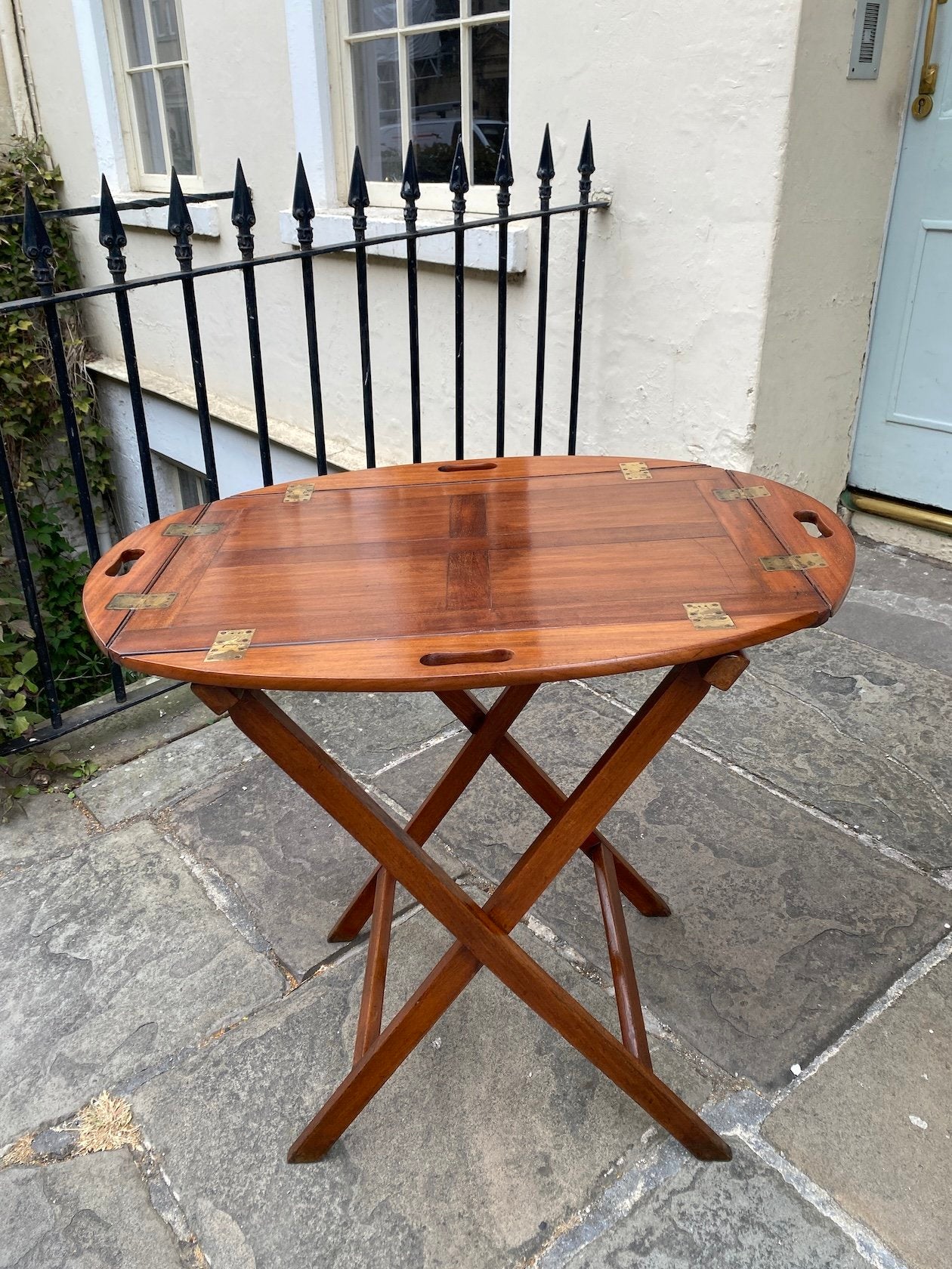 19TH CENTURY MAHOGANY BUTLERS TRAY AND STAND WITH FOLDING SIDES