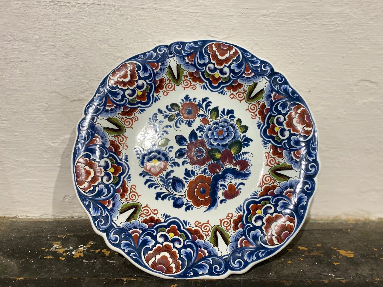 DUTCH DELFT PLATE IN BLUE AND RED