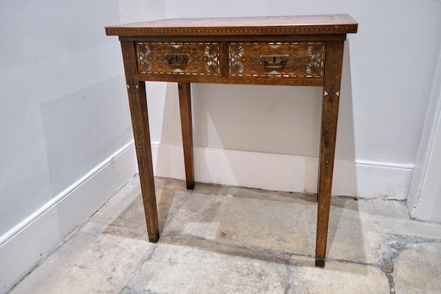 ANTIQUE 19TH CENTURY MOTHER OF PEARL AND BRASS INDIAN INLAID 2 DRAWER DESK