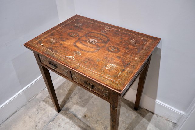 ANTIQUE 19TH CENTURY MOTHER OF PEARL AND BRASS INDIAN INLAID 2 DRAWER DESK