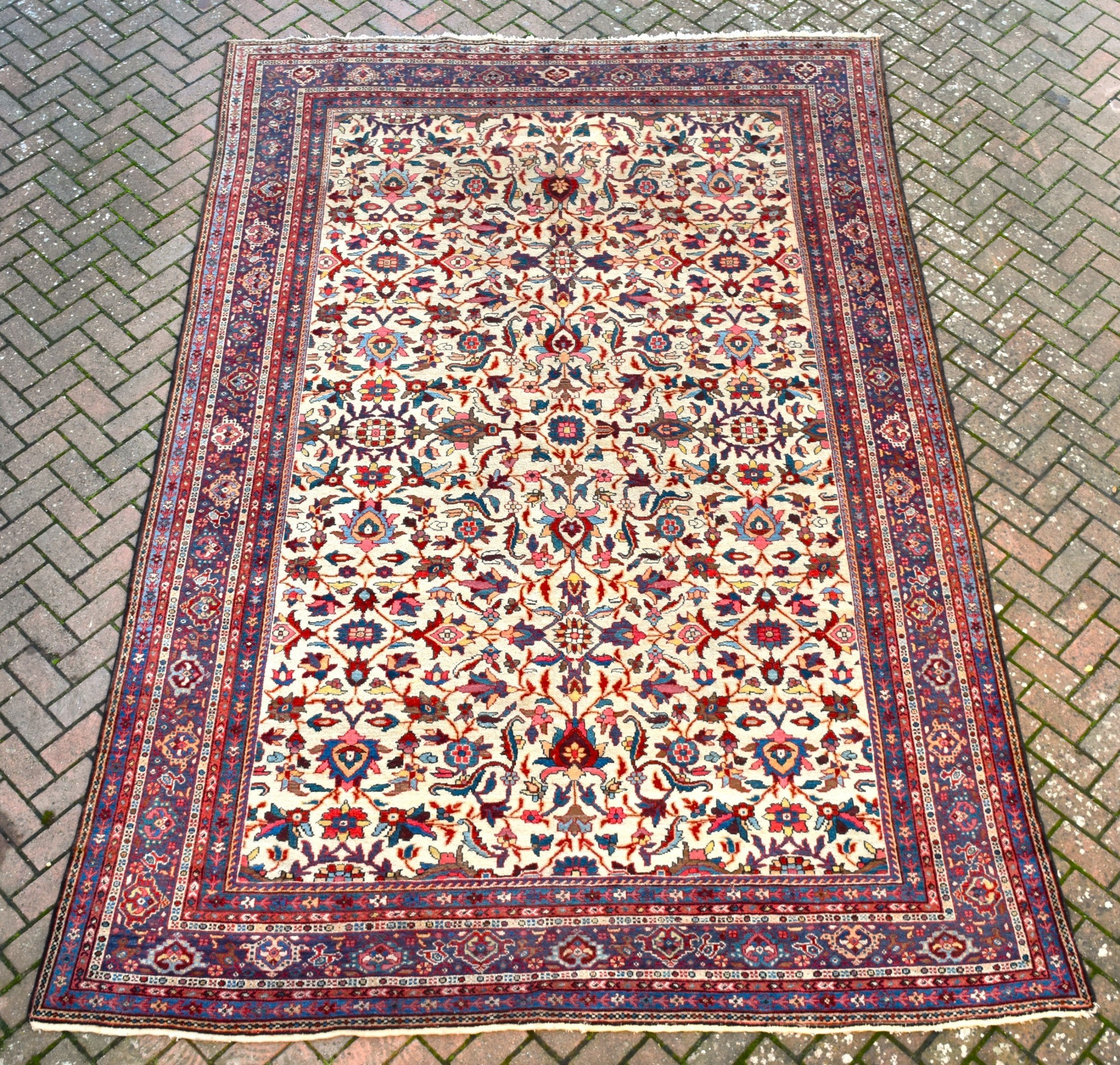 FINE ANTIQUE MAHAL CARPET CIRCA 1890