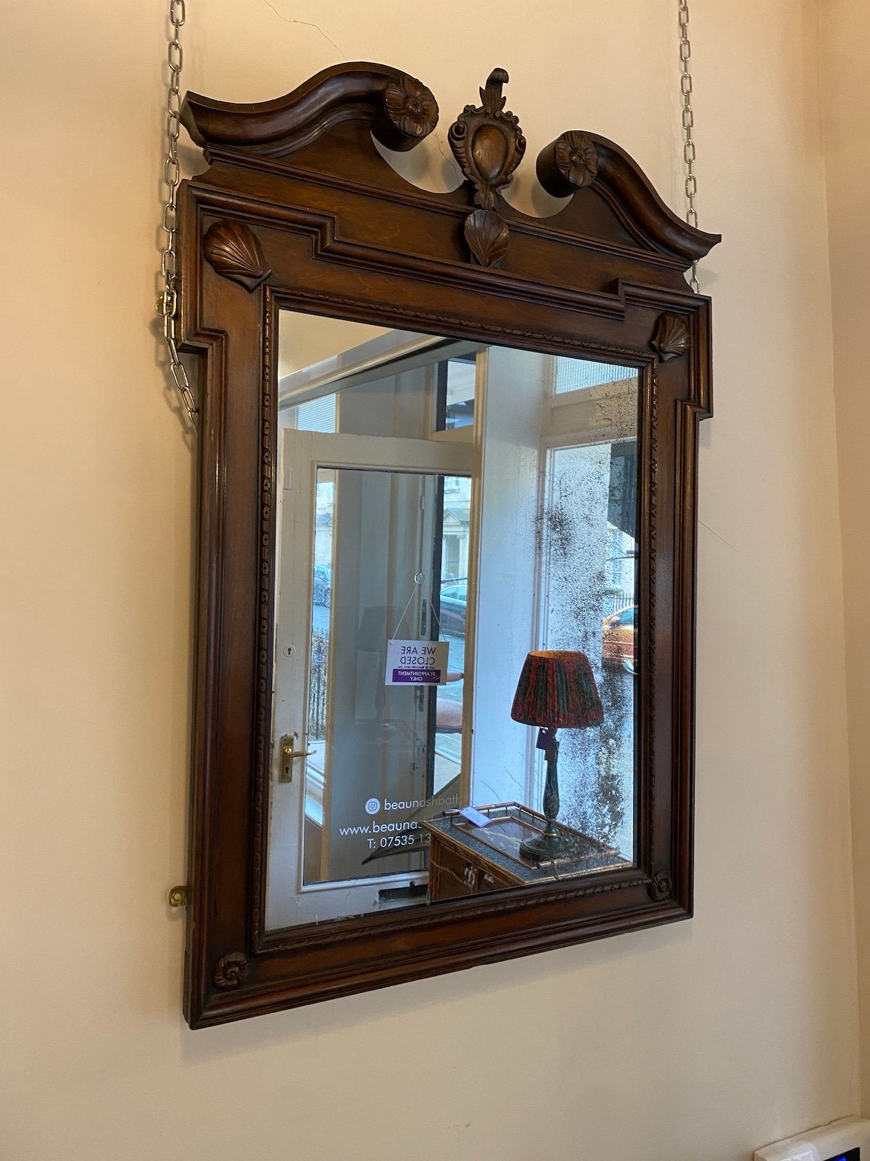 18TH CENTURY KENTIAN MIRROR A BOLDLY CARVED FRAME IN BLACK WALNUT IN THE MANNER OF WILLIAM KENT WITH A 19TH CENTURY MIRROR PLATE WITH GREAT SPARKLE AND WEAR