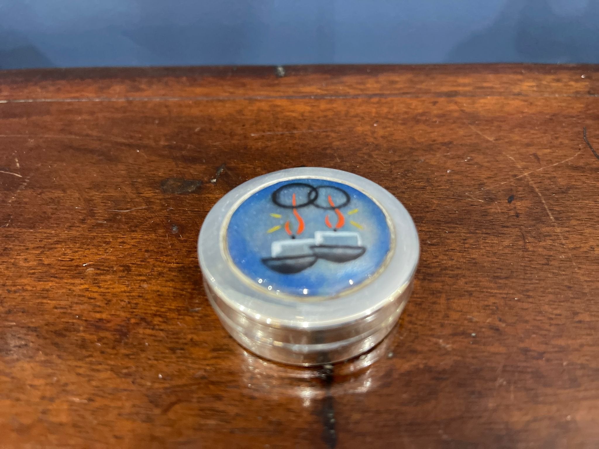 Continental silver pill box with blue enamel lid. Circa 1950. (MP042)