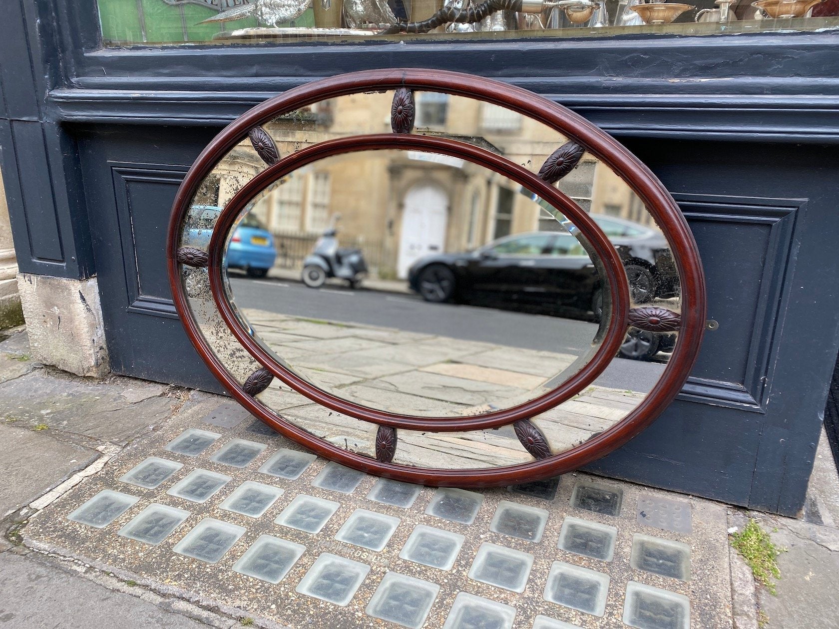 ANTIQUE OVAL MAHOGANY BORDER MIRROR WITH BEVELLED GLASS CIRCA 1890