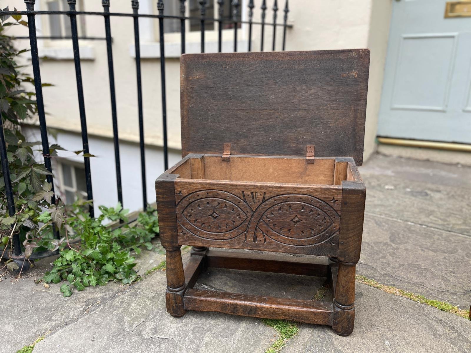 ANTIQUE OAK BOX-TOP JOINED STOOL IN THE 18TH CENTURY STYLE CIRCA 1900