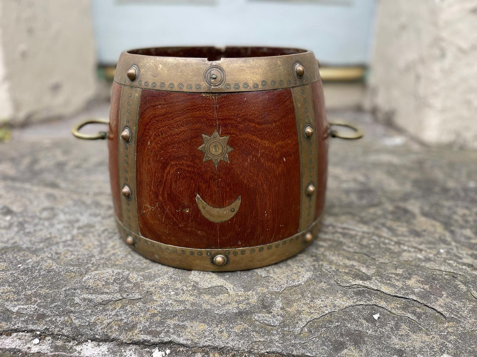 19TH CENTURY WOODEN BOWL WITH BRASS HANDLES AND DECORATIONS