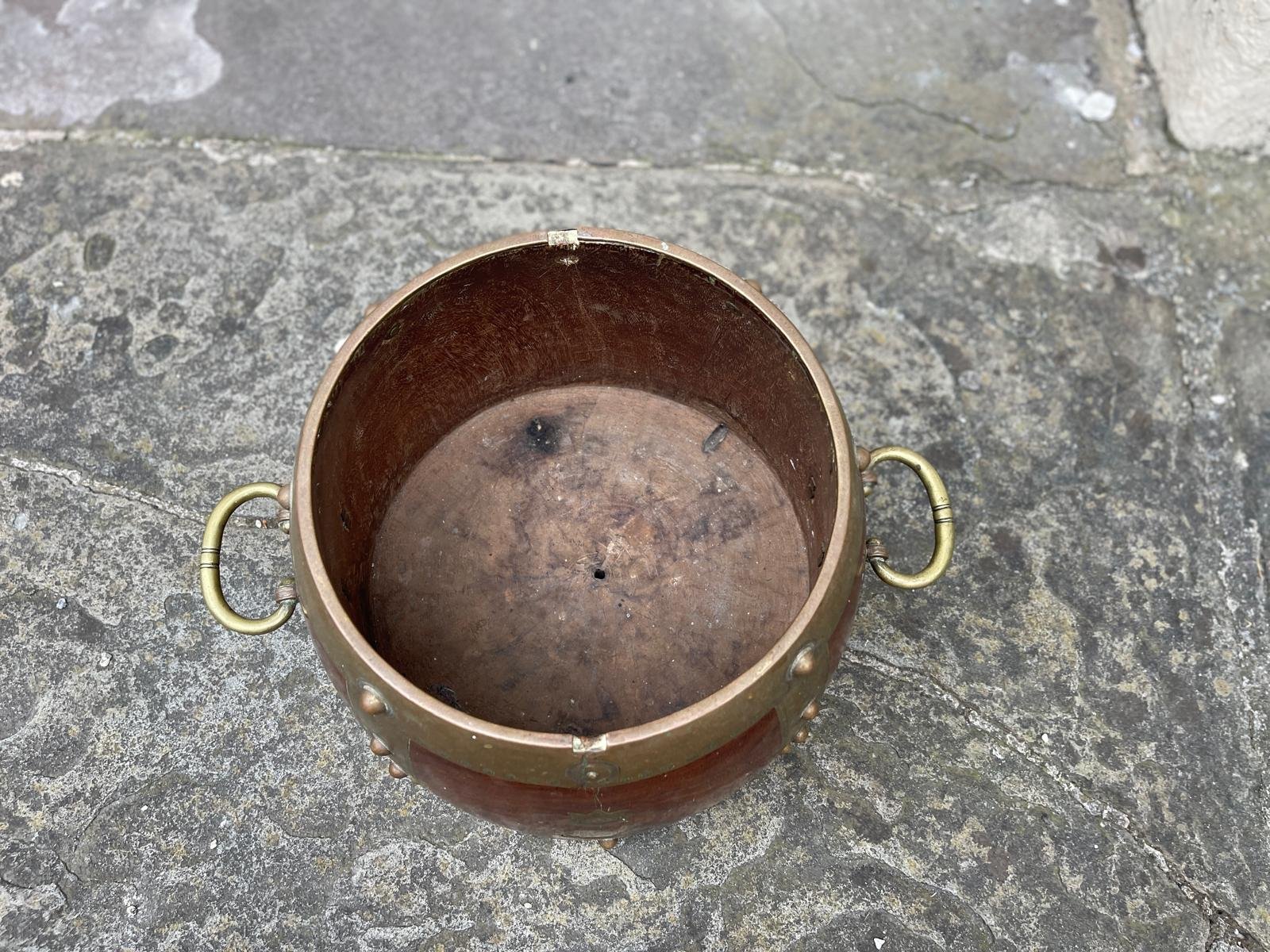 19TH CENTURY WOODEN BOWL WITH BRASS HANDLES AND DECORATIONS