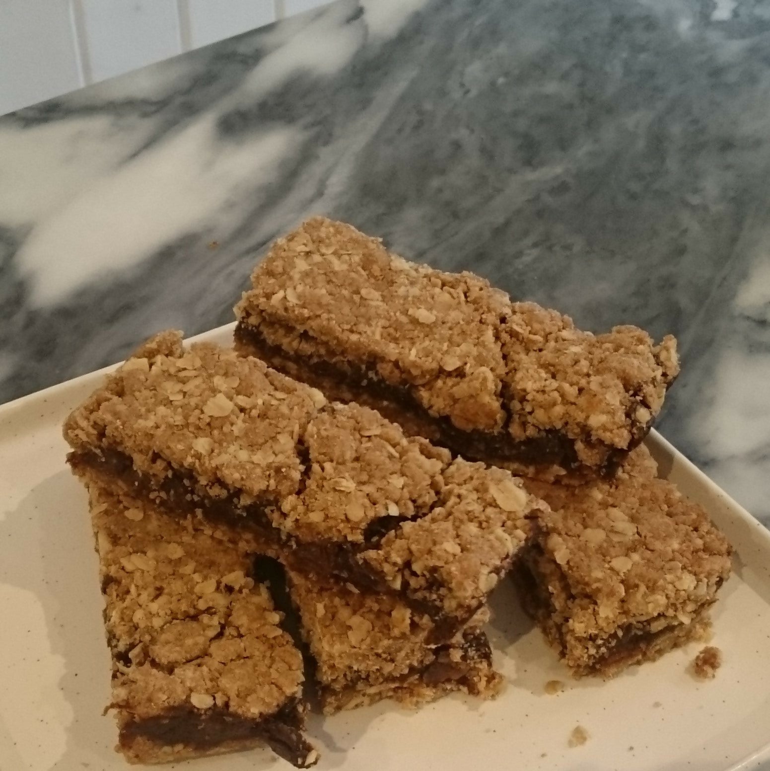 VEGAN DATE AND OAT SLICE