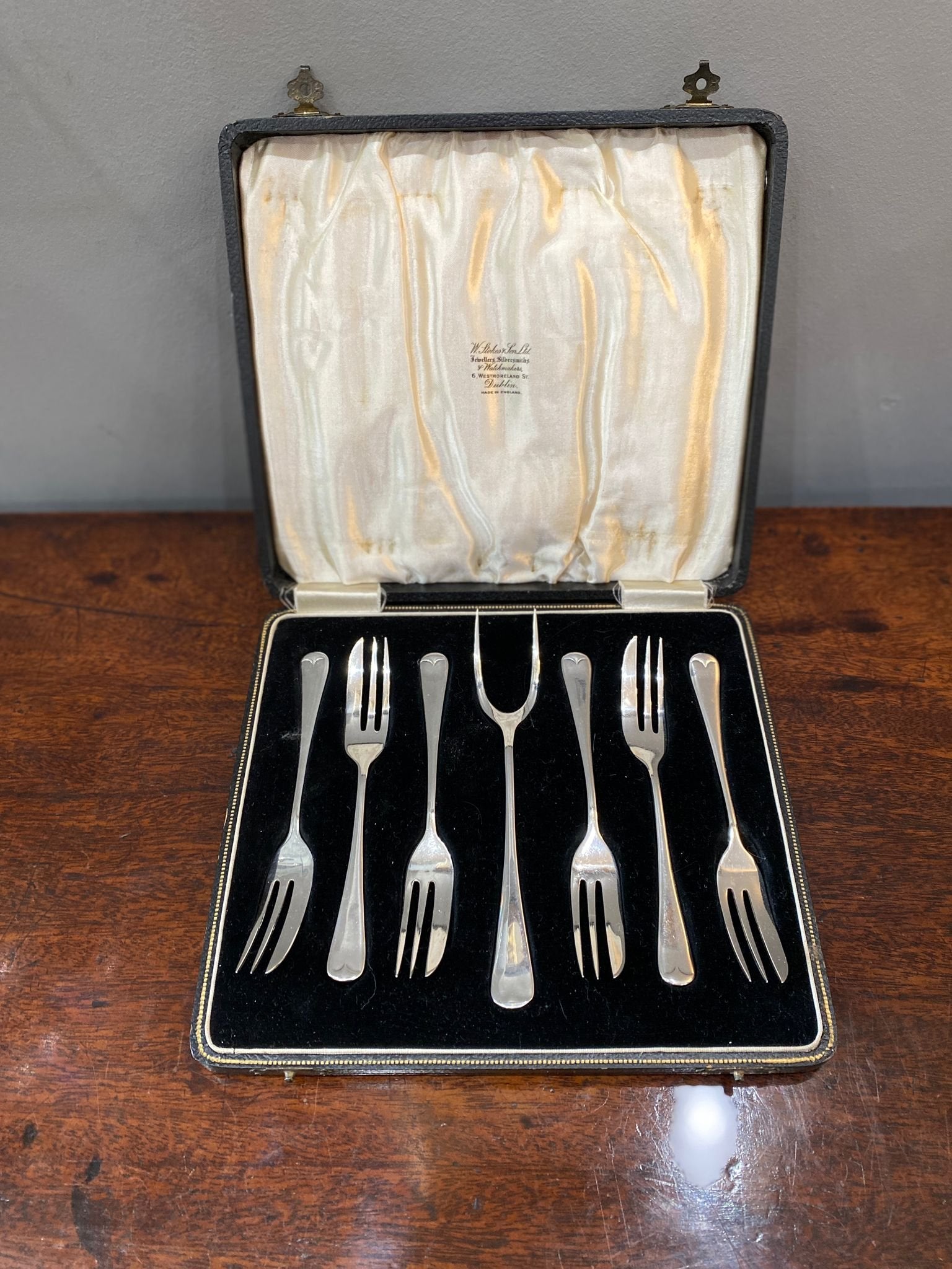 Boxed set of cake forks and server. Birmingham 1913 (BN1096)