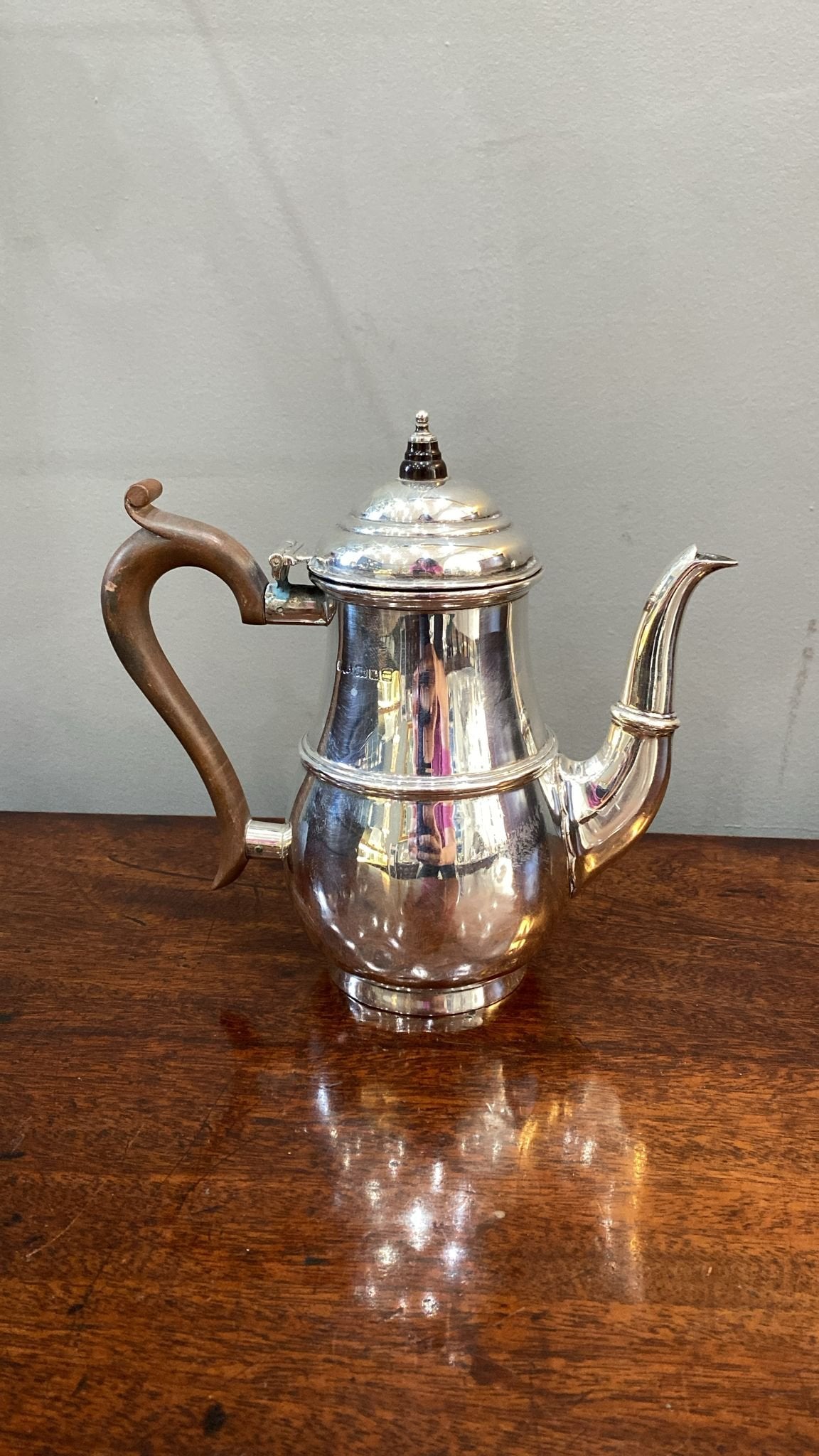 Bachelor silver coffee pot. London 1907. (BN1119)