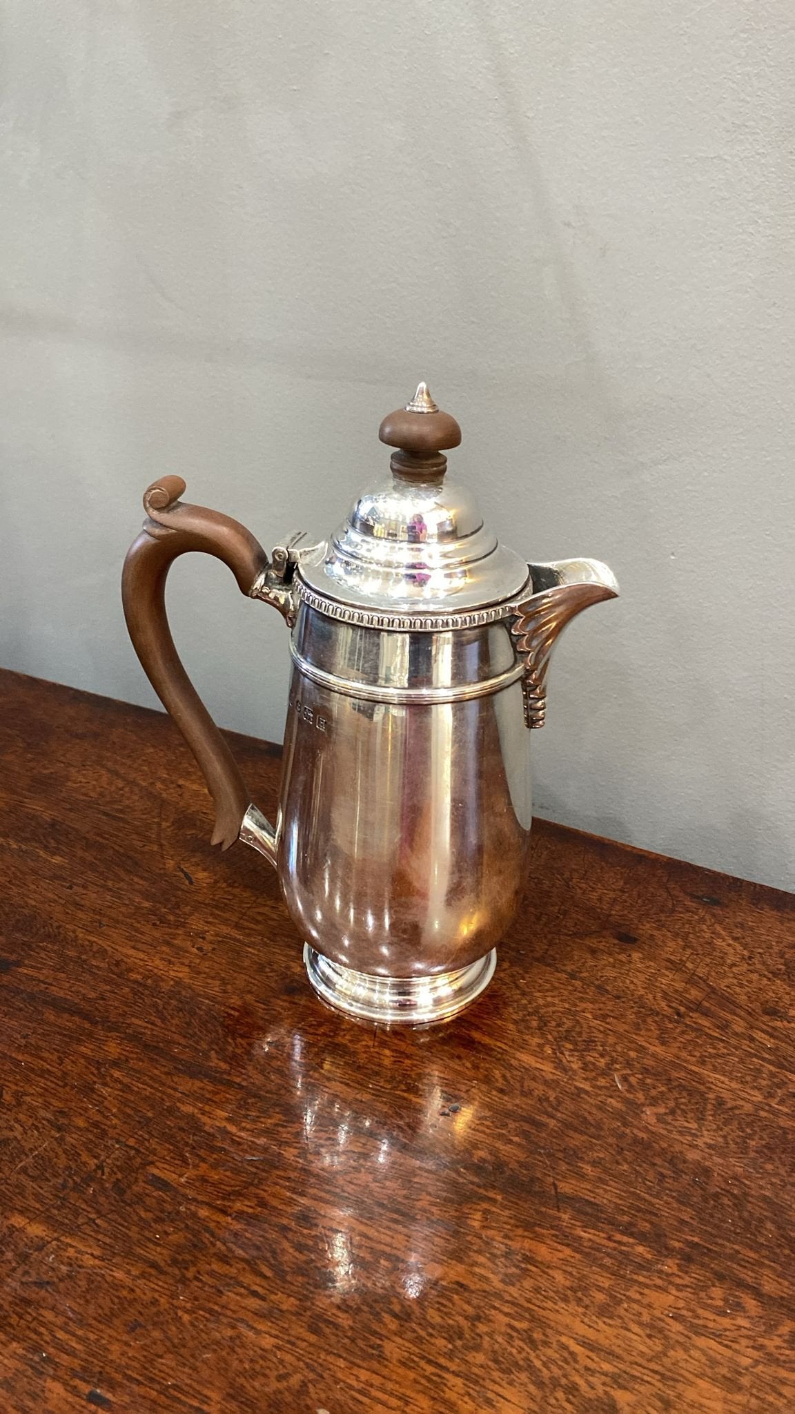 Bachelor silver coffee pot. Birmingham 1932 (BN1141)