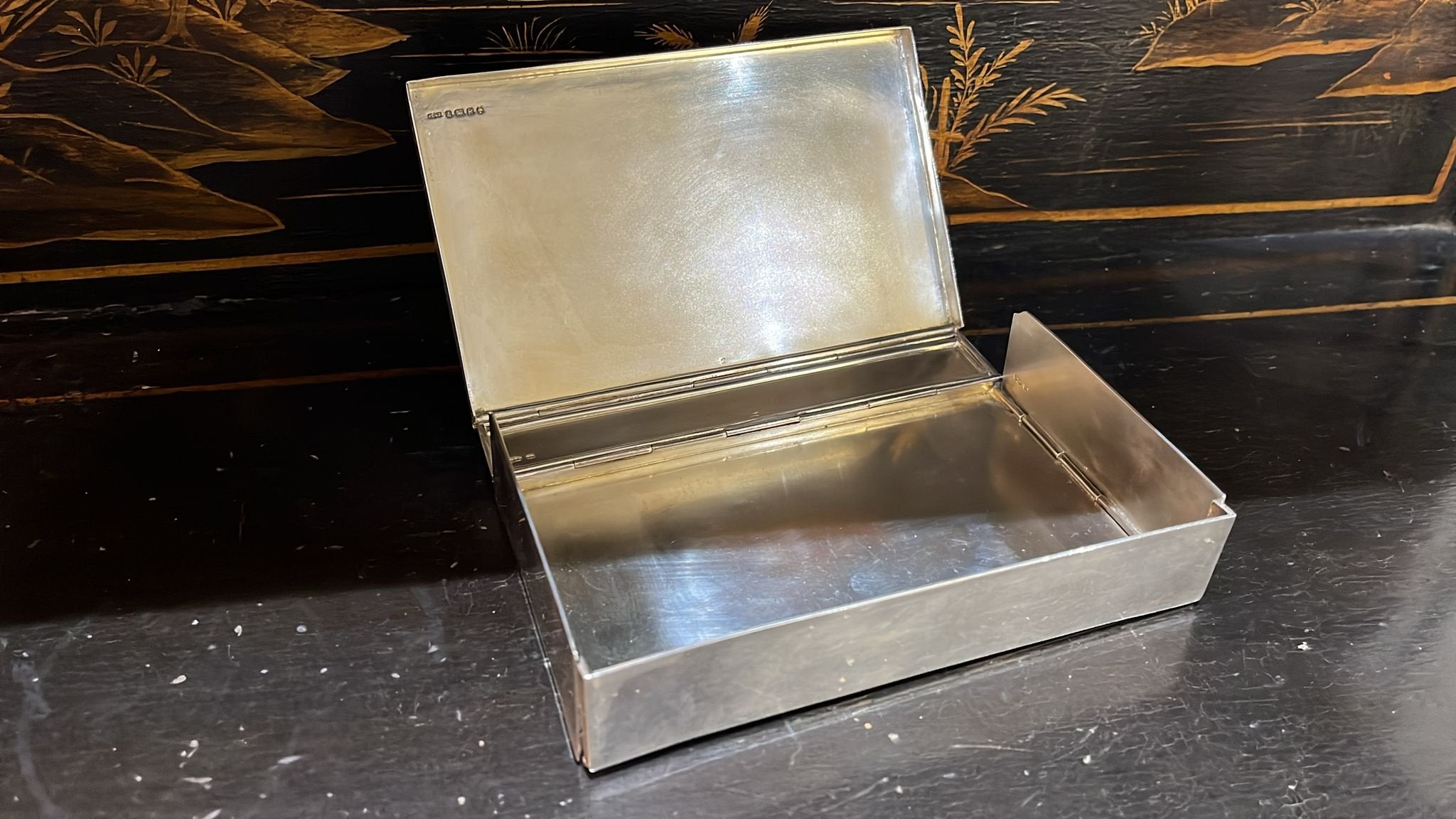 Collapsable silver sandwich box by James Dixon & Son. Sheffield 1884 (BN274)