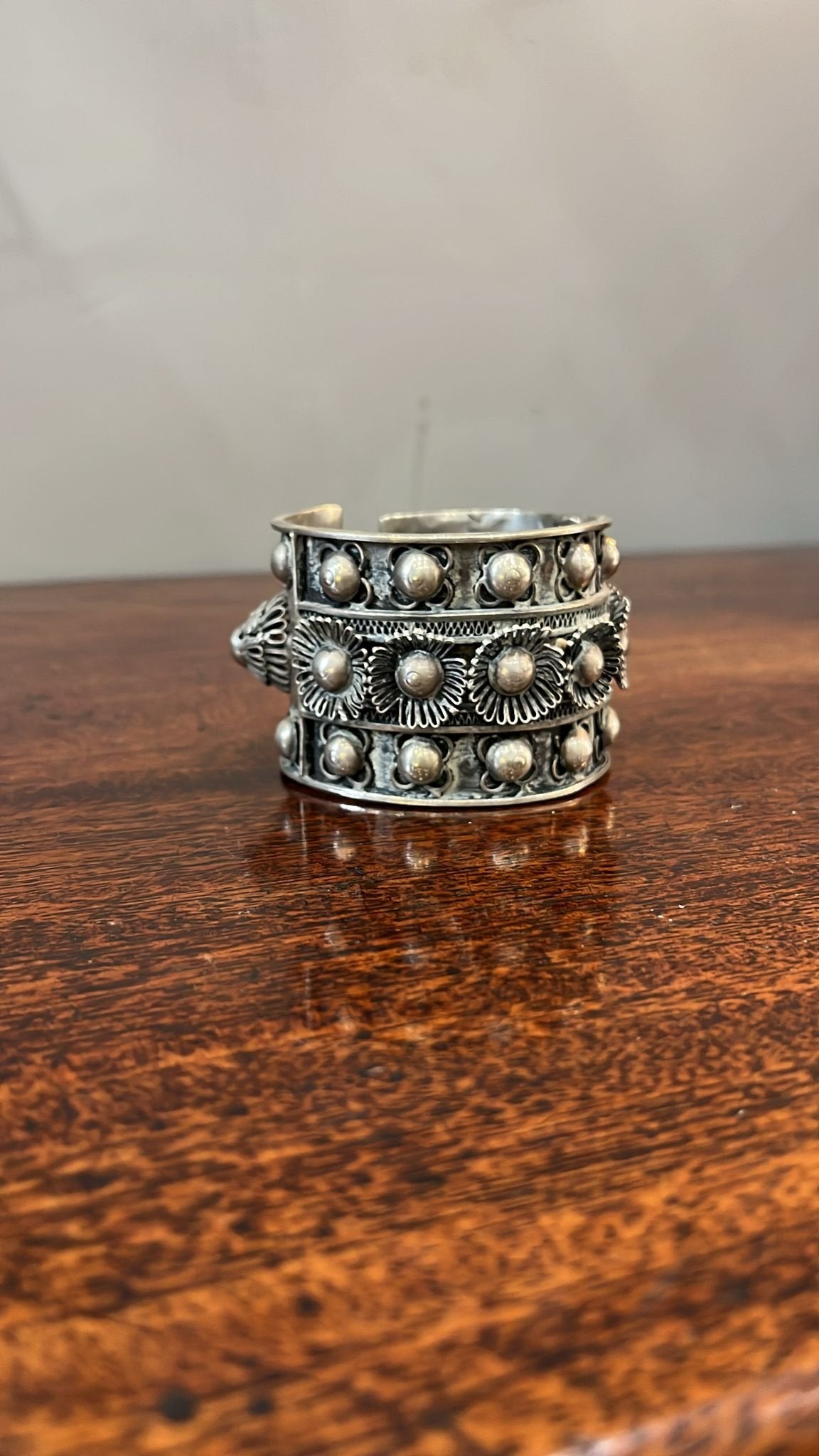 Floral silver bangle from North India circa 1930 (BN528)