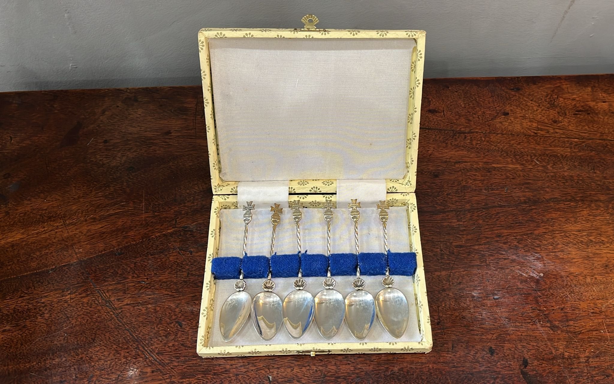 Boxed set of Maltise silver tea spoons (BN619)