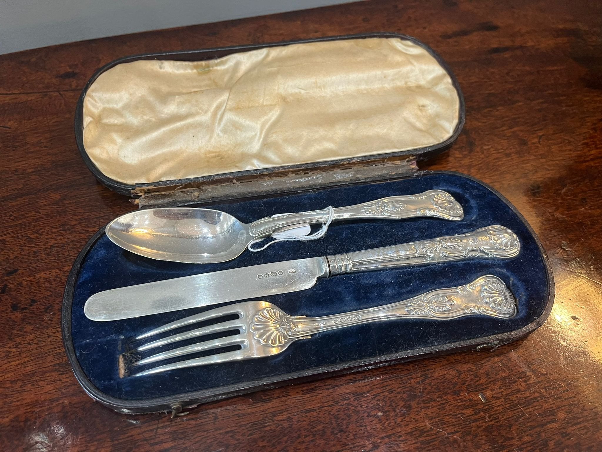 Boxed set of silver spoon, fork and knife. London 1847 (BN620)