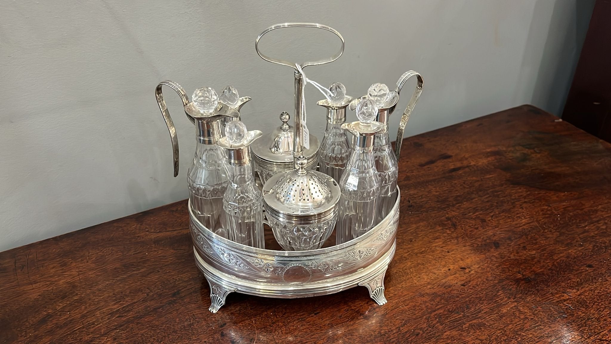 6 bottle and 2 jar cruet set. London 1799 (BN634)