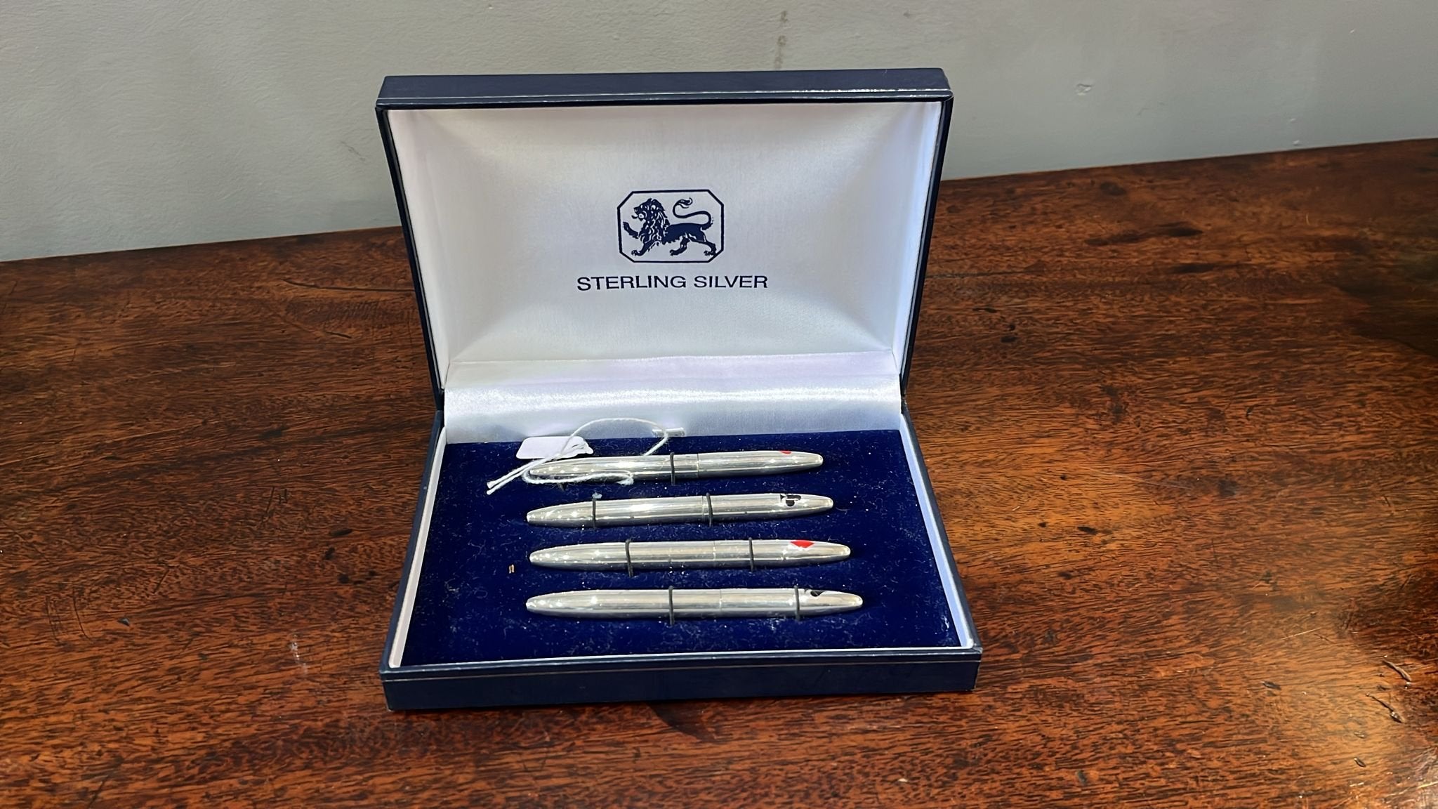 Boxed set of silver bridge pens made in London in 1962 (BN670)