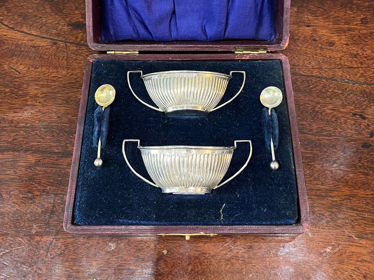 Boxed pair of silver salt cellars by Marks and Cohen. Birmingham 1906 (BN952)