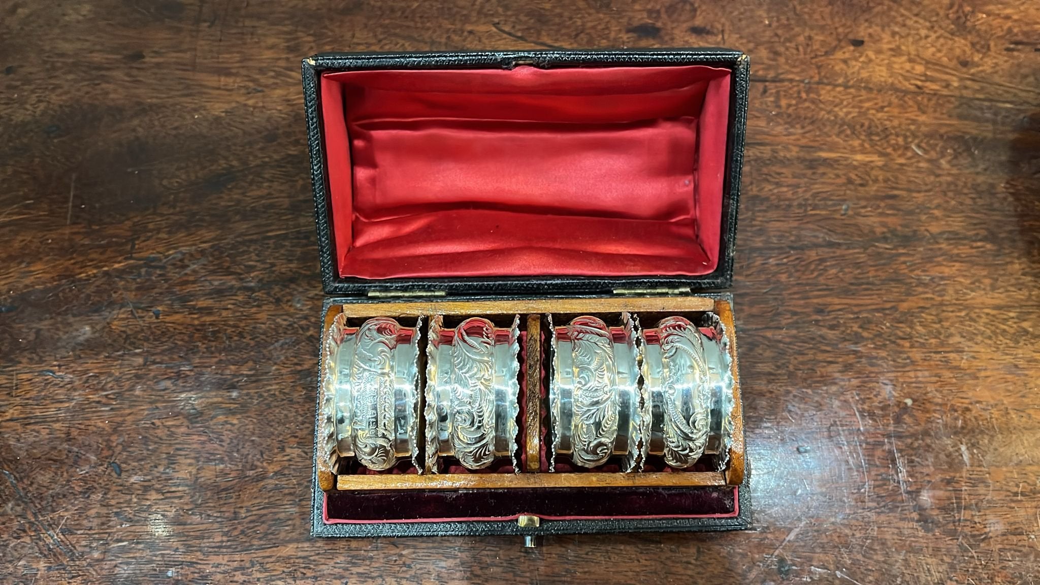 Boxed set of 4 napkin rings. Birmingham 1904 (BN998)