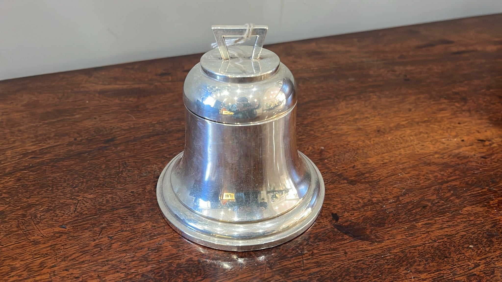 Bell shaped silver inkwell. Birmingham 1914 (BN4996)