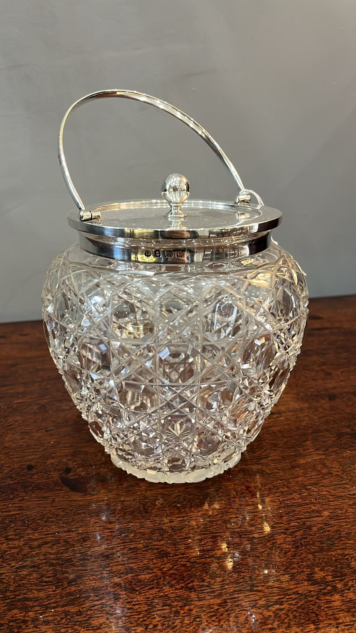 Crystal silver-topped biscuit jar / dressing table jar made by John Sherwood and Son. Birmingham 1902 (MP034)